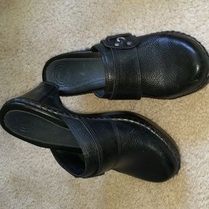 Nurture Black Leather Clog Mules Pelican 6.5